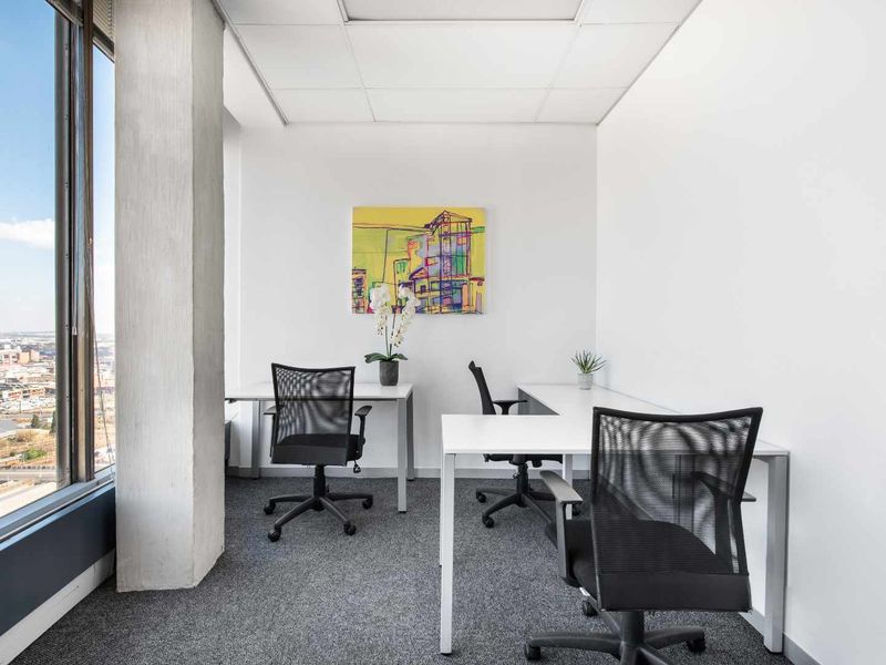 Find office space in Regus Braamfontein for 5 persons with everything taken care of - Photo 1
