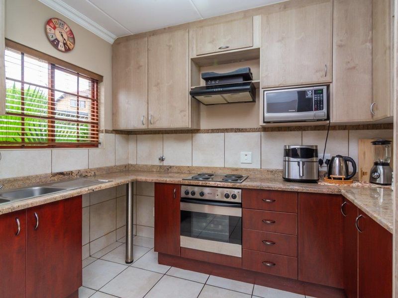 2-bedroom retreat with en-suites  and  study nook! - Photo 4