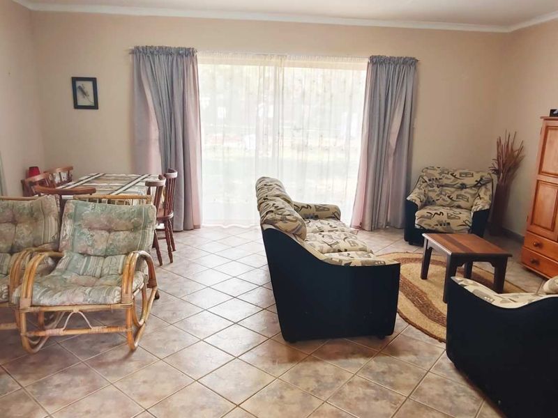 Charming Move-In Ready Home in Sought-After Leeupoor - Photo 5