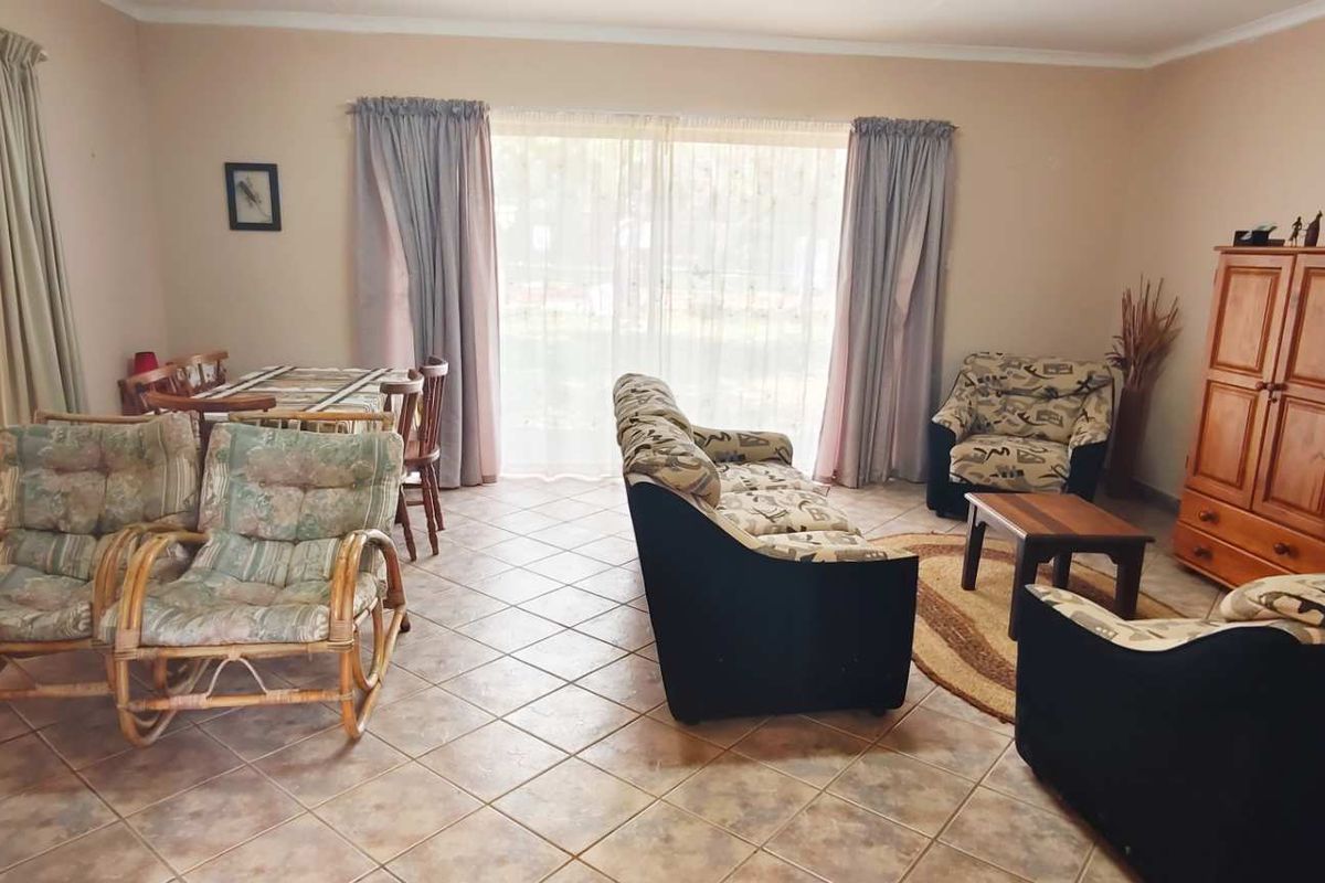 Charming Move-In Ready Home in Sought-After Leeupoor - Photo 5