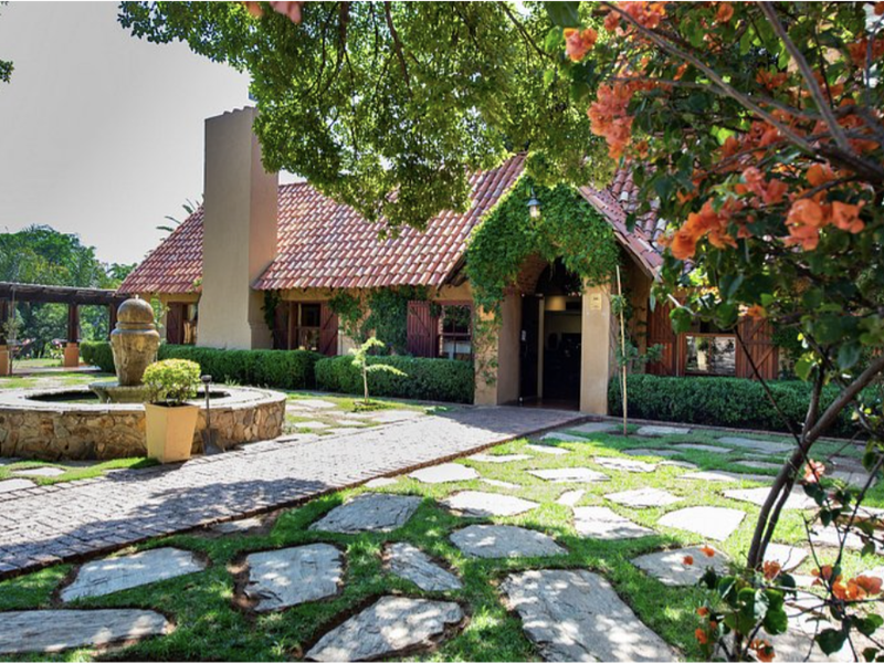 Pretoria East Redevelopment Opportunity  4.47 HA Special Zoning - Former Lombardy Boutique Hotel & Spa - Ready for Offers! - Photo 3