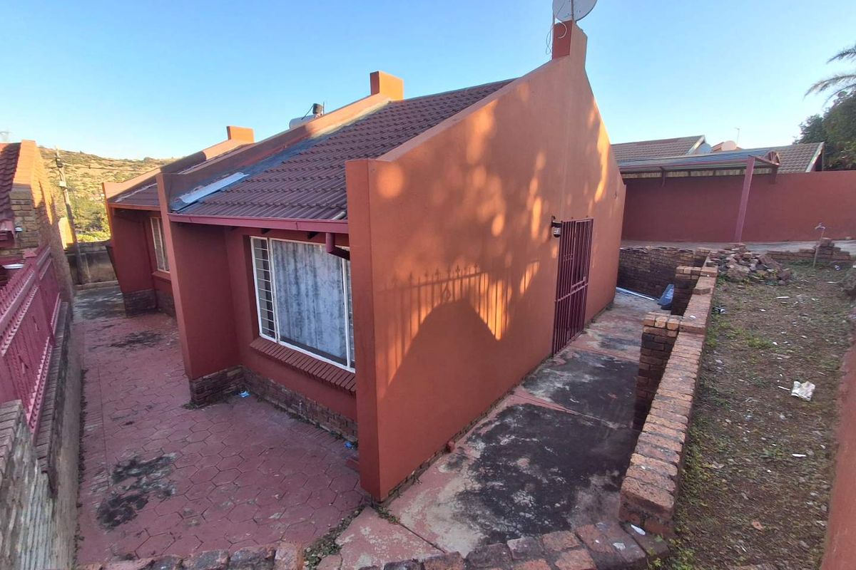 Three bedrooms house for sale in Atteridgeville - Photo 2