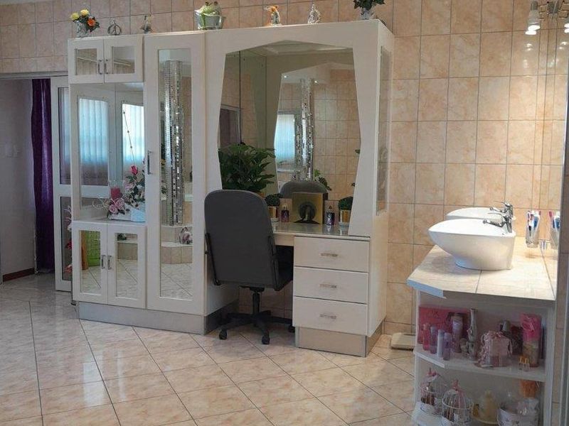 Your Private Paradise: Where Comfort Meets Elegance! - Photo 8