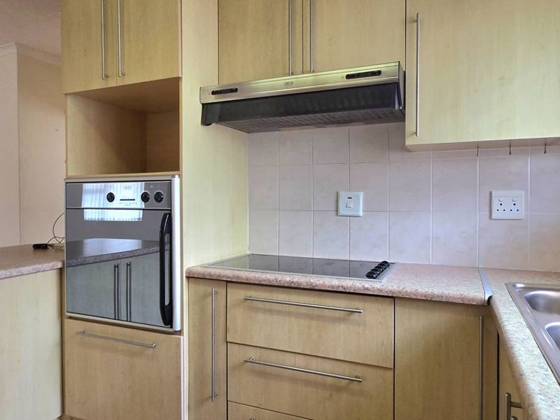 Secure Three Bedroom Coastal Home for Sale in Franskraal Close to Beach and Amenities - Photo 9