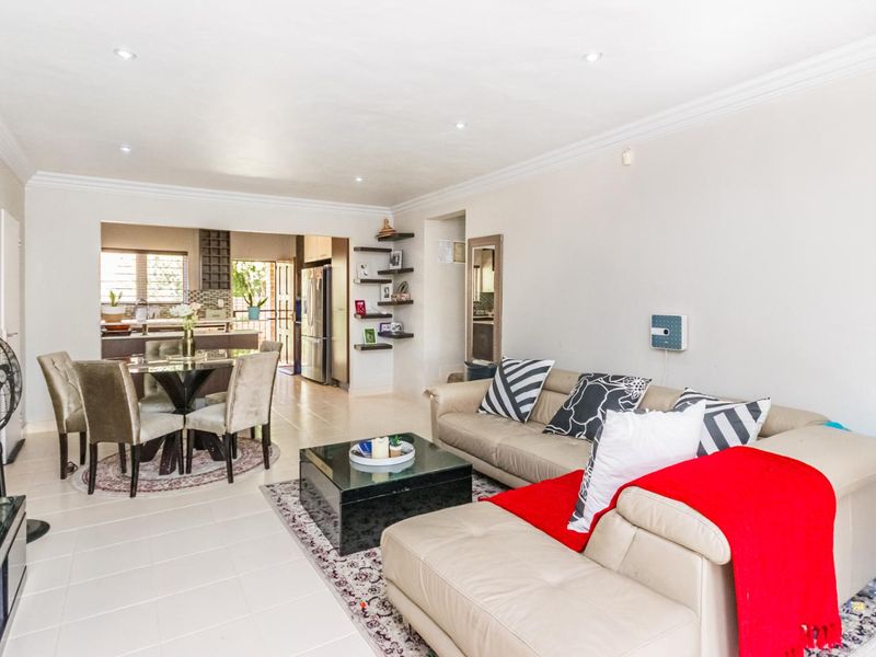 Perfect for families - modern Home with pool and garden - Photo 9