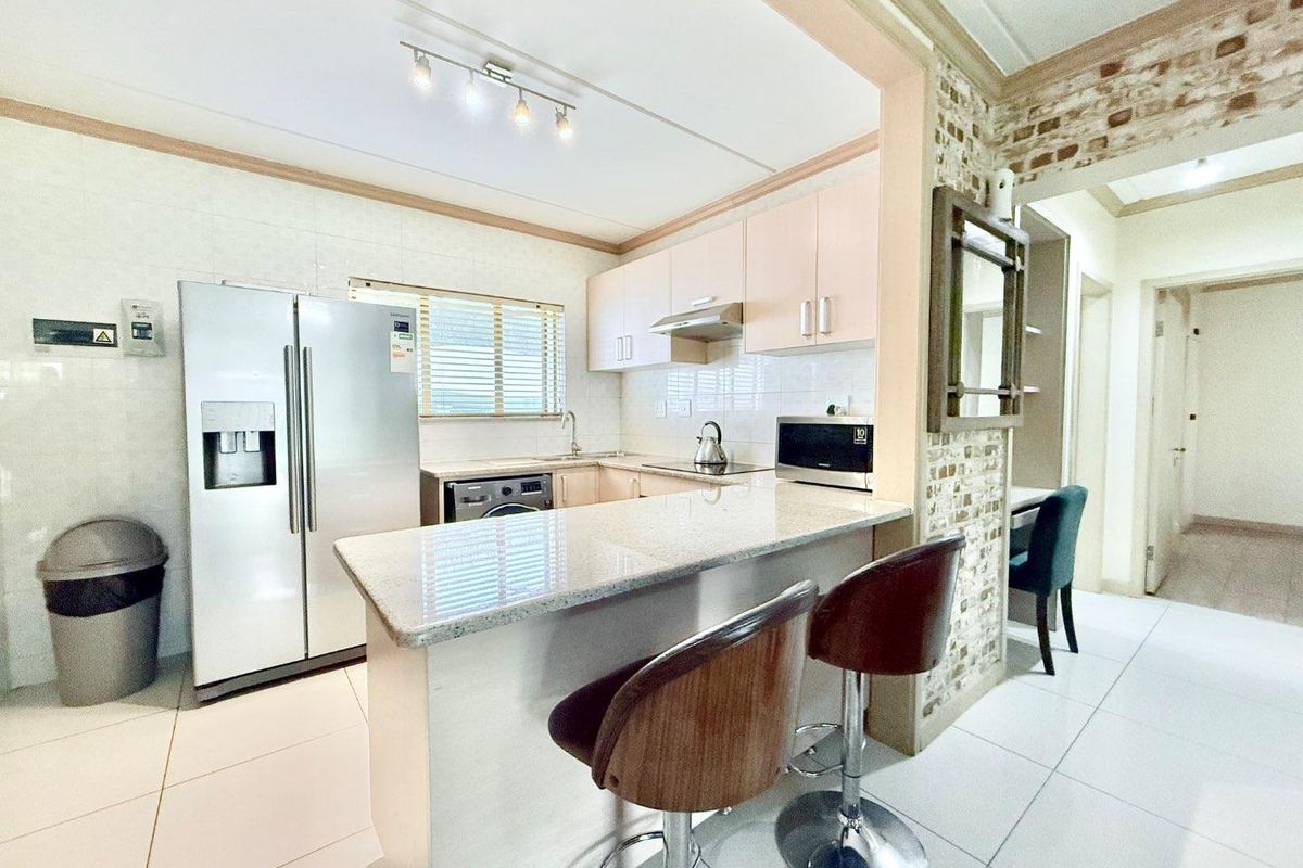 Charming Ground Floor Apartment in Secured Estate – Ideal for Young Professionals. - Photo 3