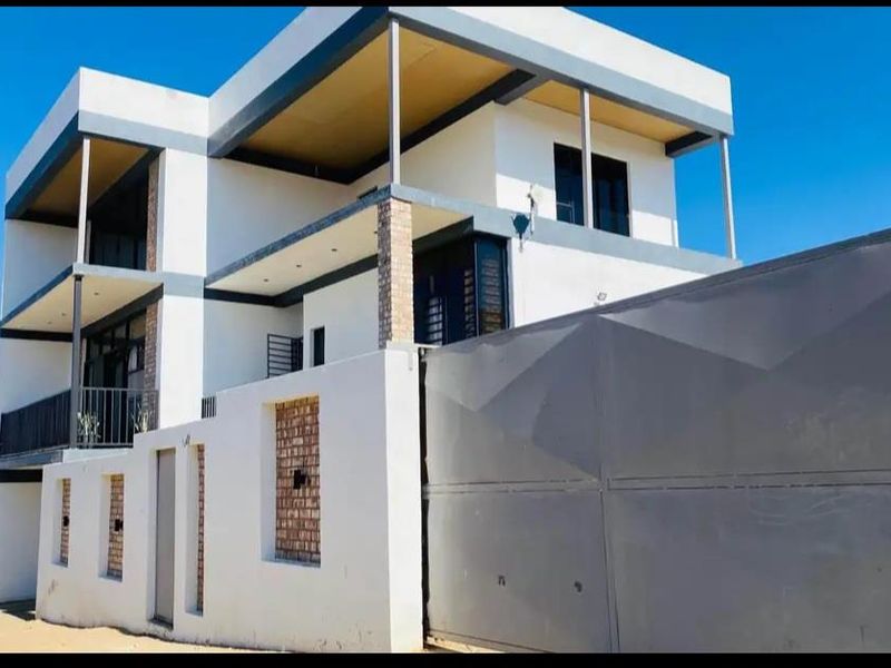 🏡 DOUBLE-STOREY HOUSE FOR SALE | NEW ROCKY CREST, WINDHOEK - Photo 2