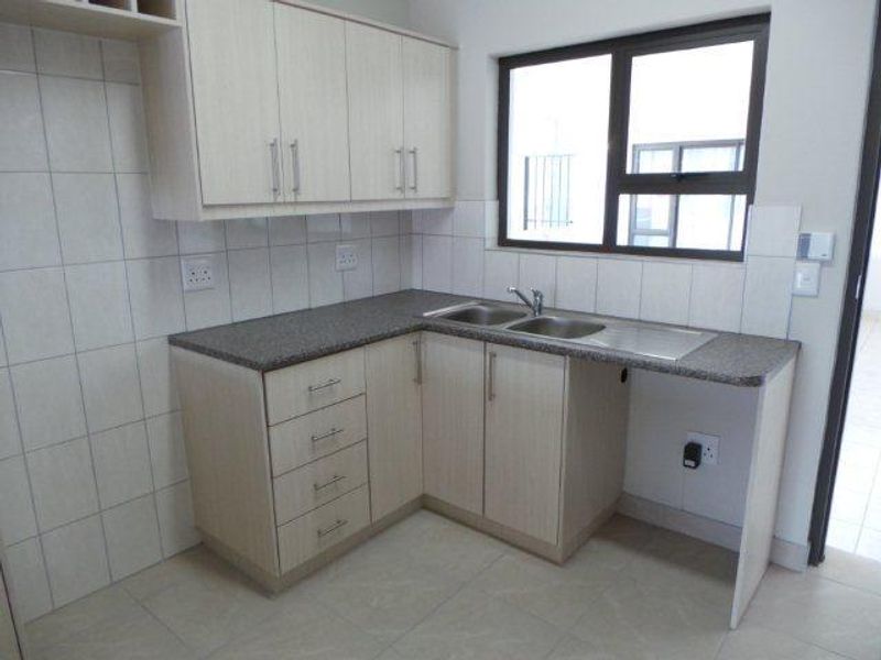 Secure Apartment close to amenities! - Photo 3