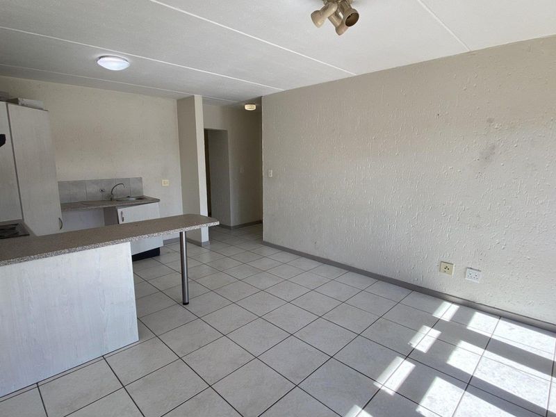 Modern 2-Bedroom Apartment in a Secure Ferndale Complex - Photo 7
