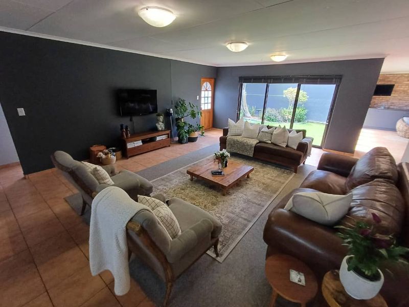 Absolute Stunner! - Photo 8