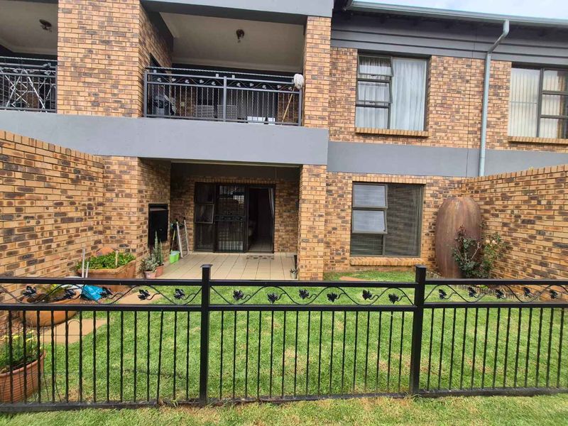 Charming 2-Bedroom  Apartment for Sale in Secure Ravenswood Mews 1, Boksburg - Photo 6