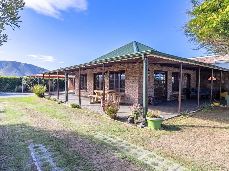 Timeless Appeal and Coastal Comfort - Photo 2