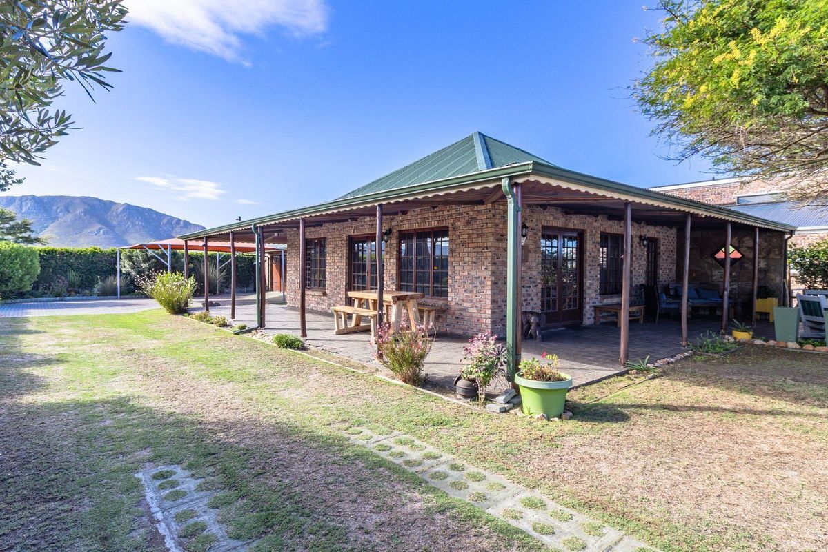 Timeless Appeal and Coastal Comfort - Photo 2