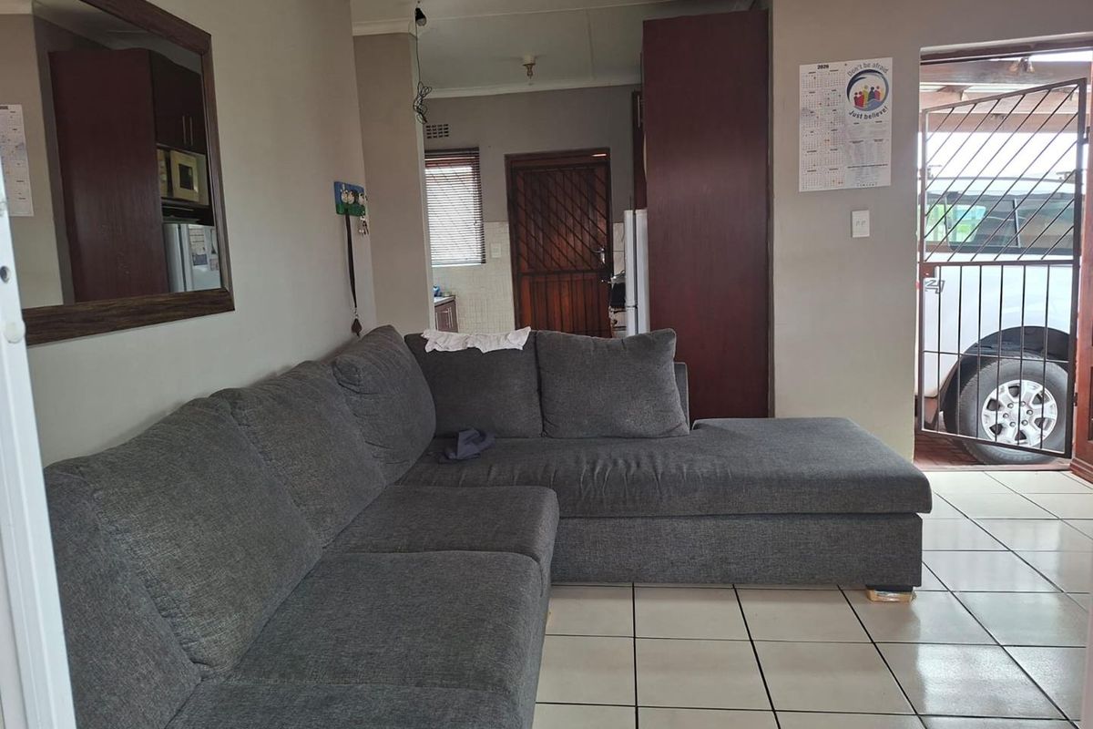 Spacious & Secure 3 Bedroom Family Home in Popular Highbury - Photo 4