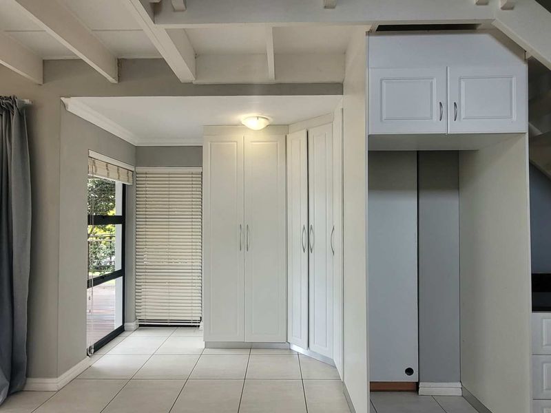 4 Bedroom Home Palm Lakes Estate - Photo 6