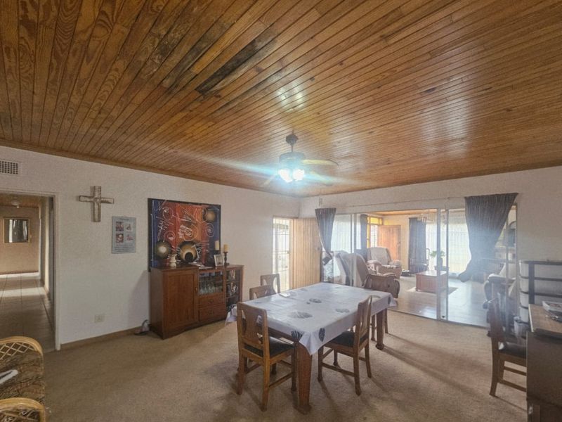 Spacious Four-Bedroom Home with Income Potential and Flatlets - Photo 10