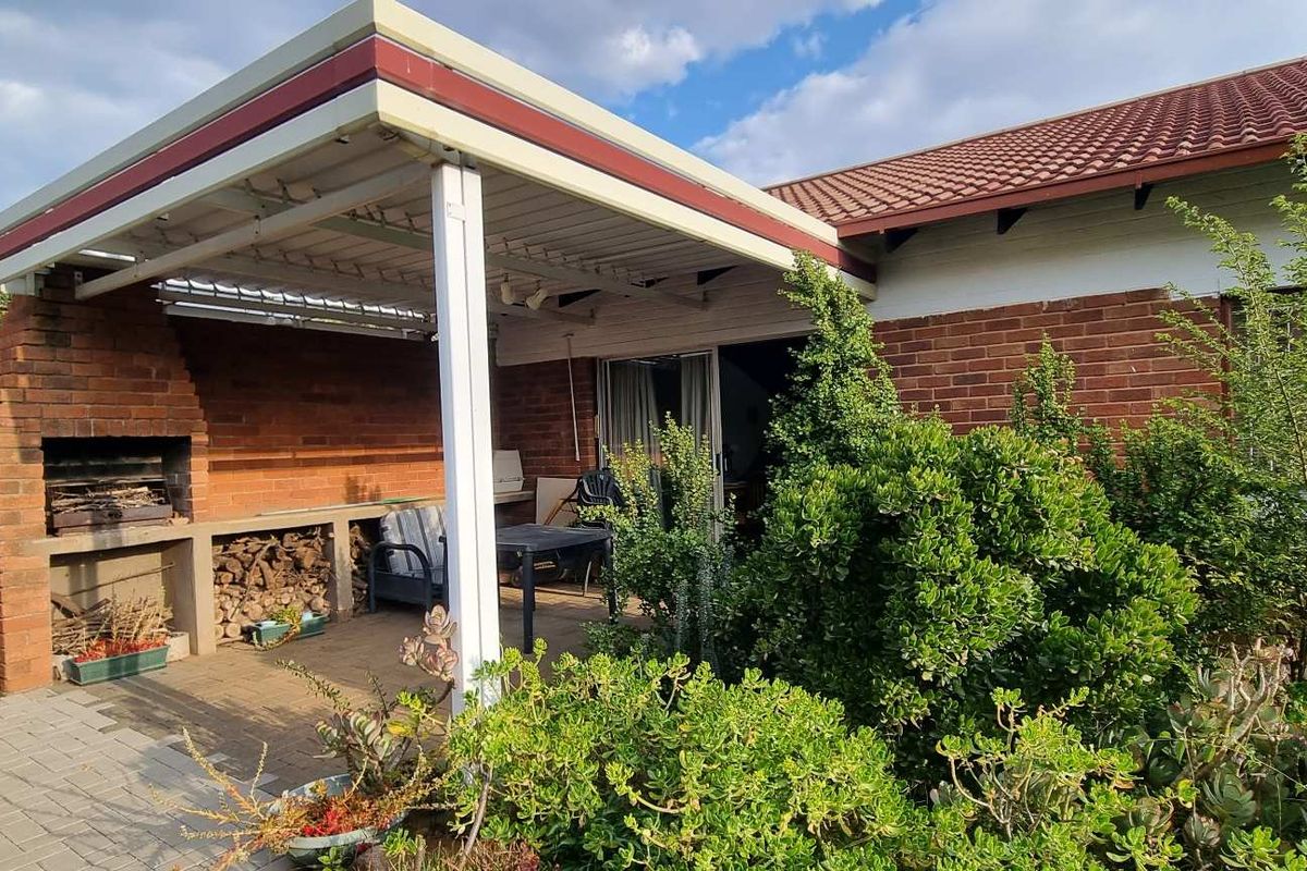MUCH -LOVED FAMILY HOME READY FOR ITS NEXT CHAPTER - Photo 3