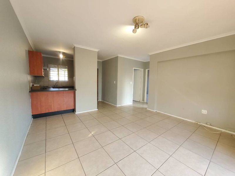 Beautiful ground floor apartment in Yale complex, Willowbrook - Photo 3