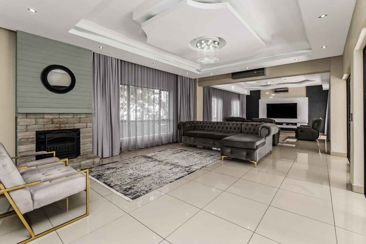 Splendid 5 Bedroom House for Sale in Cedar Creek - Photo 3