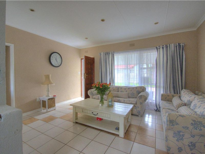 Clean, neat and ready for you! - Photo 9