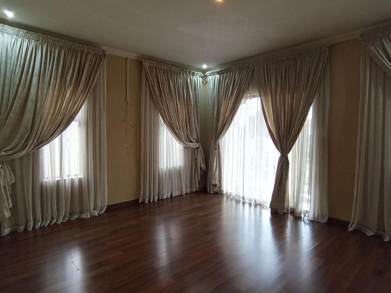 BLUE VALLEY GOLF & COUNTRY ESTATE - 5 BEDROOM HOUSE - Photo 5