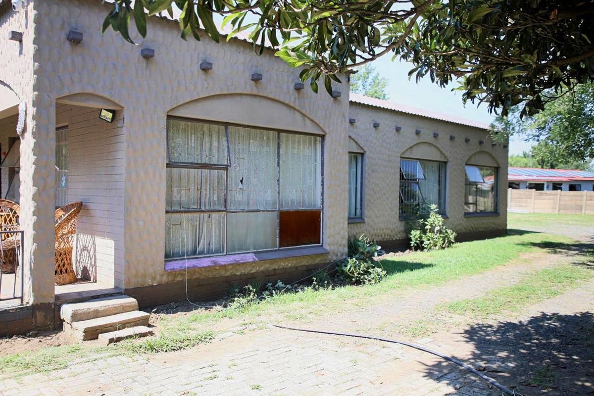 Property for Sale in Heilbron Just Released to the Market! 3 Bedroom house with 2.5 bathrooms - Photo 3