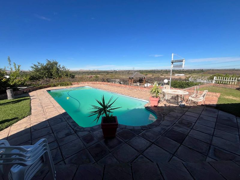Stunning Family Home with Spectacular Views in Keidebees - Photo 2