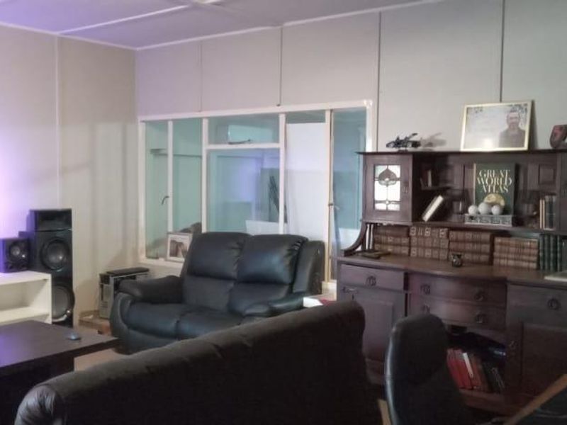 Spacious 3-Bedroom Family Home on Large Erf - Ideal for Expansion or Investment! - Photo 10