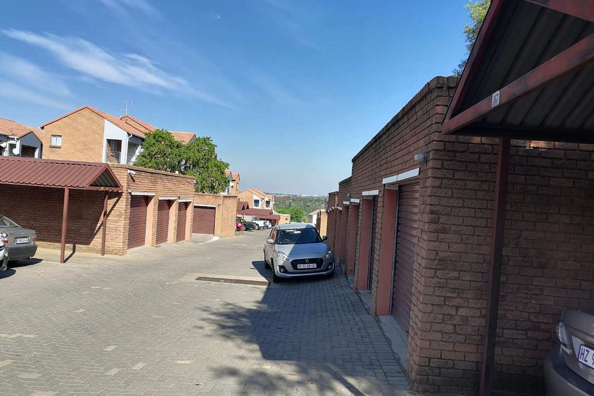 2 Bedroom Apartment for Sale in Vorna Valley - Photo 2