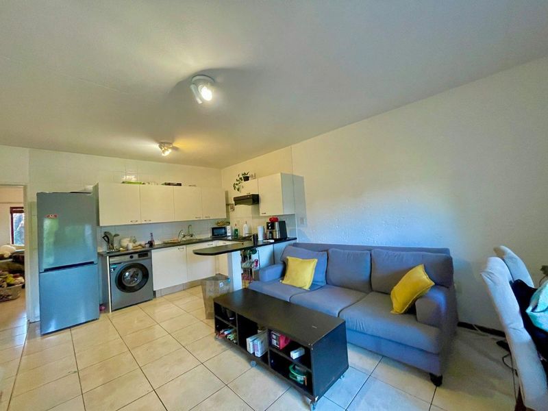 Stylish 1-Bedroom Apartment in Prime Sandton - Photo 5