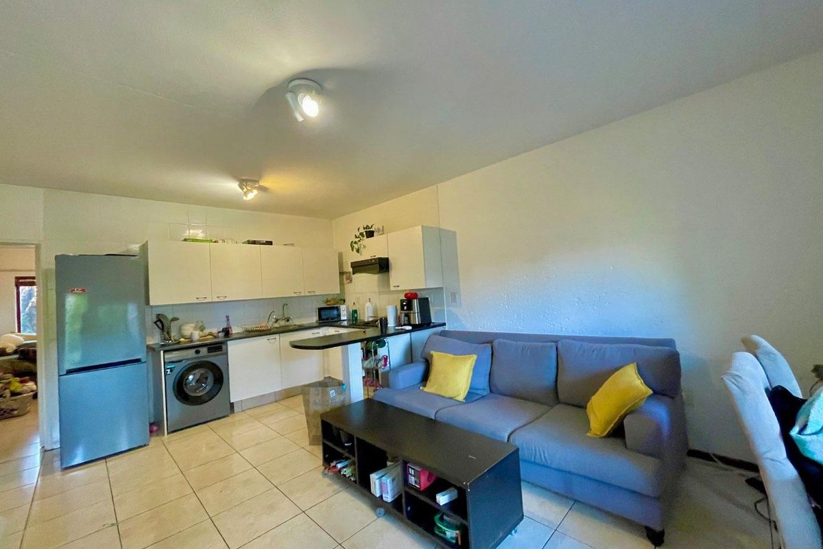 Stylish 1-Bedroom Apartment in Prime Sandton - Photo 5