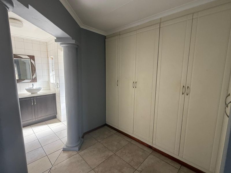 Spacious 4-Bedroom Family Home to rent in tranquil Rynfield AH - Photo 7