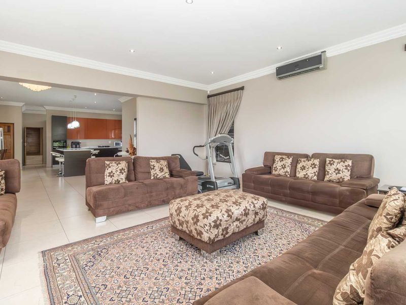 Elevated Golf Estate Living - Photo 10