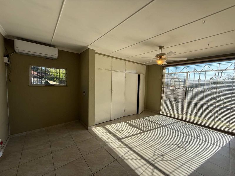 Family Home for Rent – Prime Location Near Helderkruin Laerskool! - Photo 9