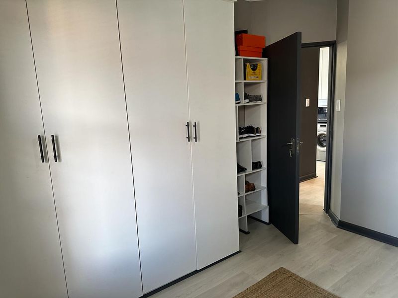 STUNNING NEWLY RENOVATED APARTMENT CORNER UNIT - Photo 2