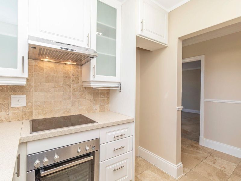 ELEGANT APARTMENT IN A PREMIER MATURE LIFESTYLE ESTATE - Photo 6