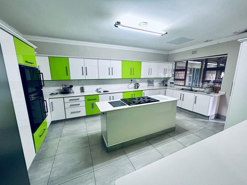 Beautiful up-market small holding for sale in Vryheid - Photo 3