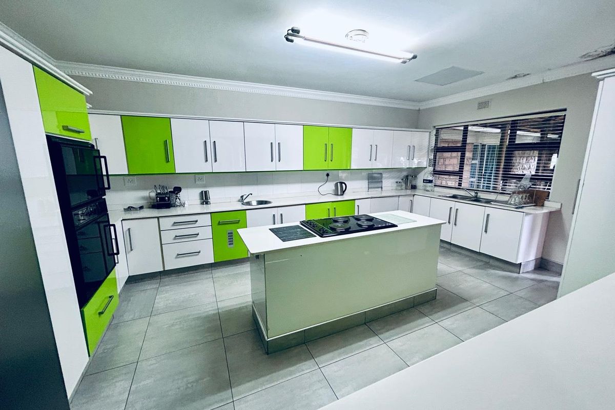 Beautiful up-market small holding for sale in Vryheid - Photo 3