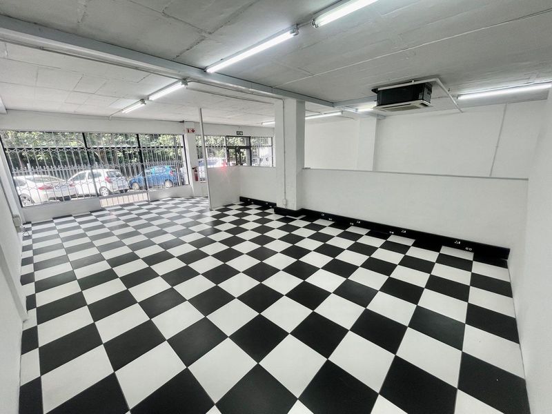 Hendra - Prime Retail Space to Let in Busy Durban North Shopping Centre - Photo 2