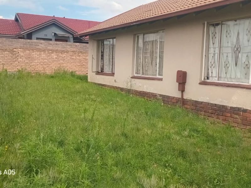 All I want for Christmas is a Big Corner House In Kagiso. - Photo 7