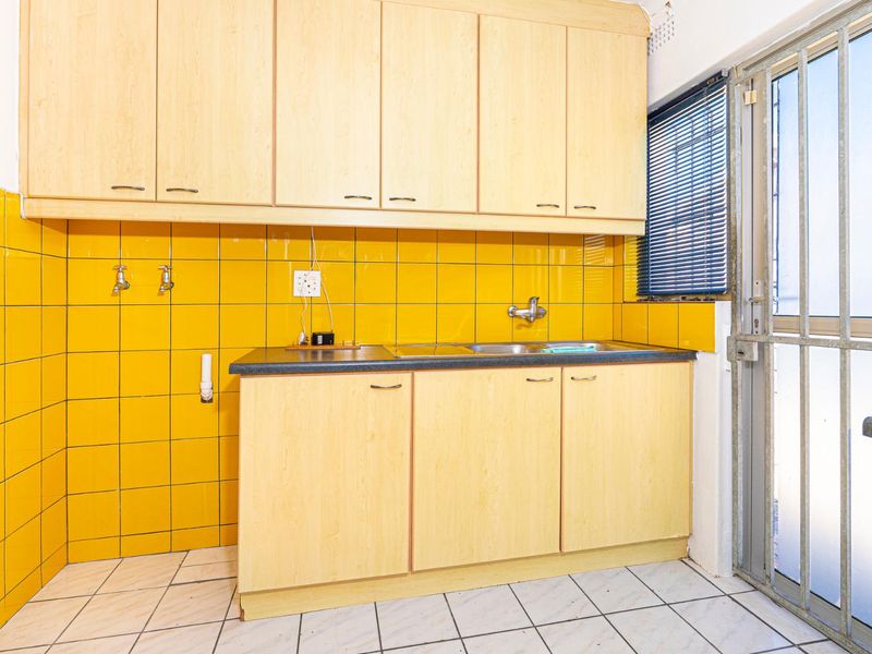 Ideal Three Bedroom Starter Home - Photo 10