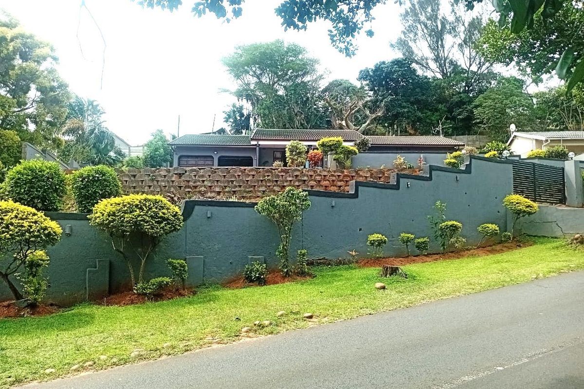 3 bedroom home with staff quarters for sale in Glen Hills - Photo 4