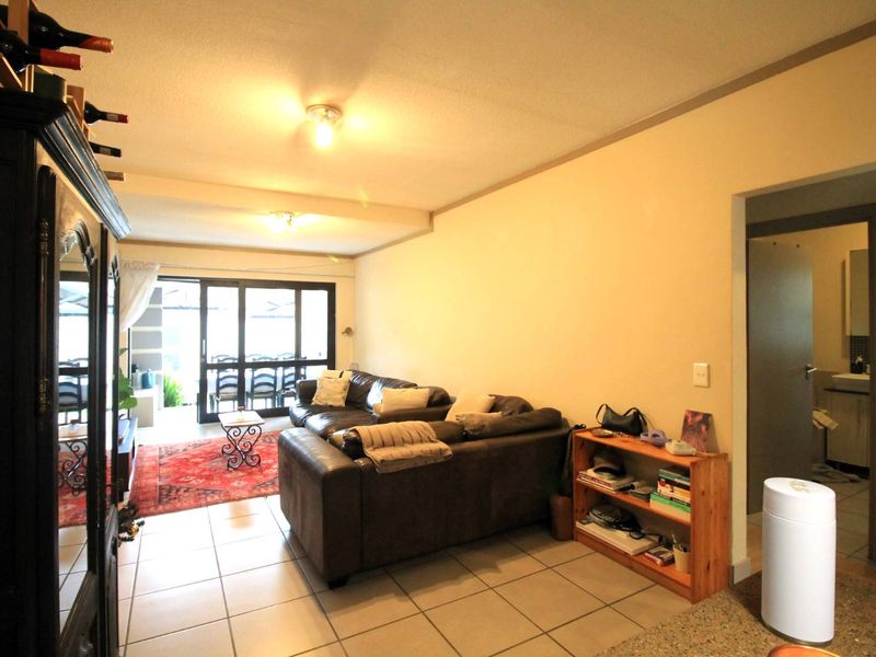Charming 2 Bedroom Garden Apartment in Secure Estate - Photo 9