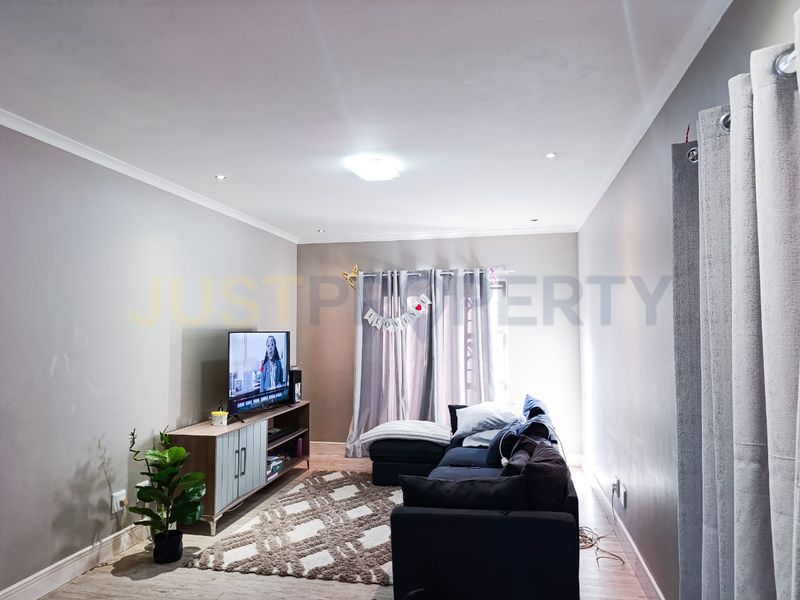 Townhouse for Sale - Photo 6