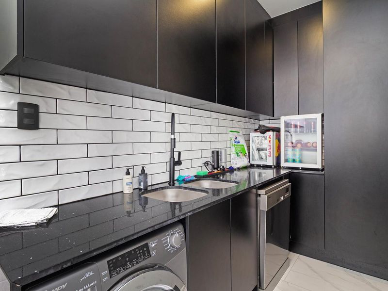 Perfect Entertainer’s Home in Sought-After Sagewood Estate - Photo 8