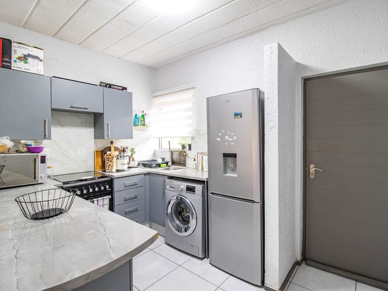 One bedroom apartment for sale in Lonehill - Photo 7