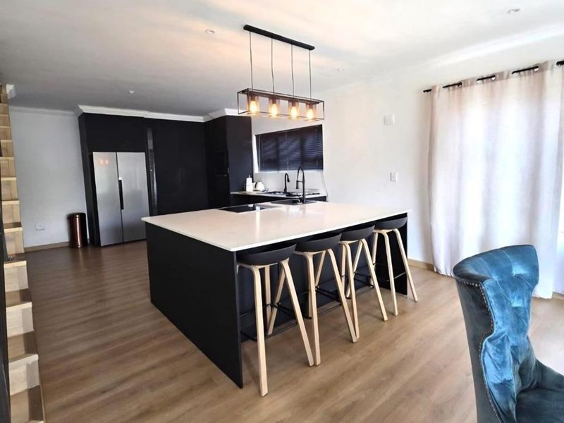 Astonishing estate ideally suited for a large family - Photo 4