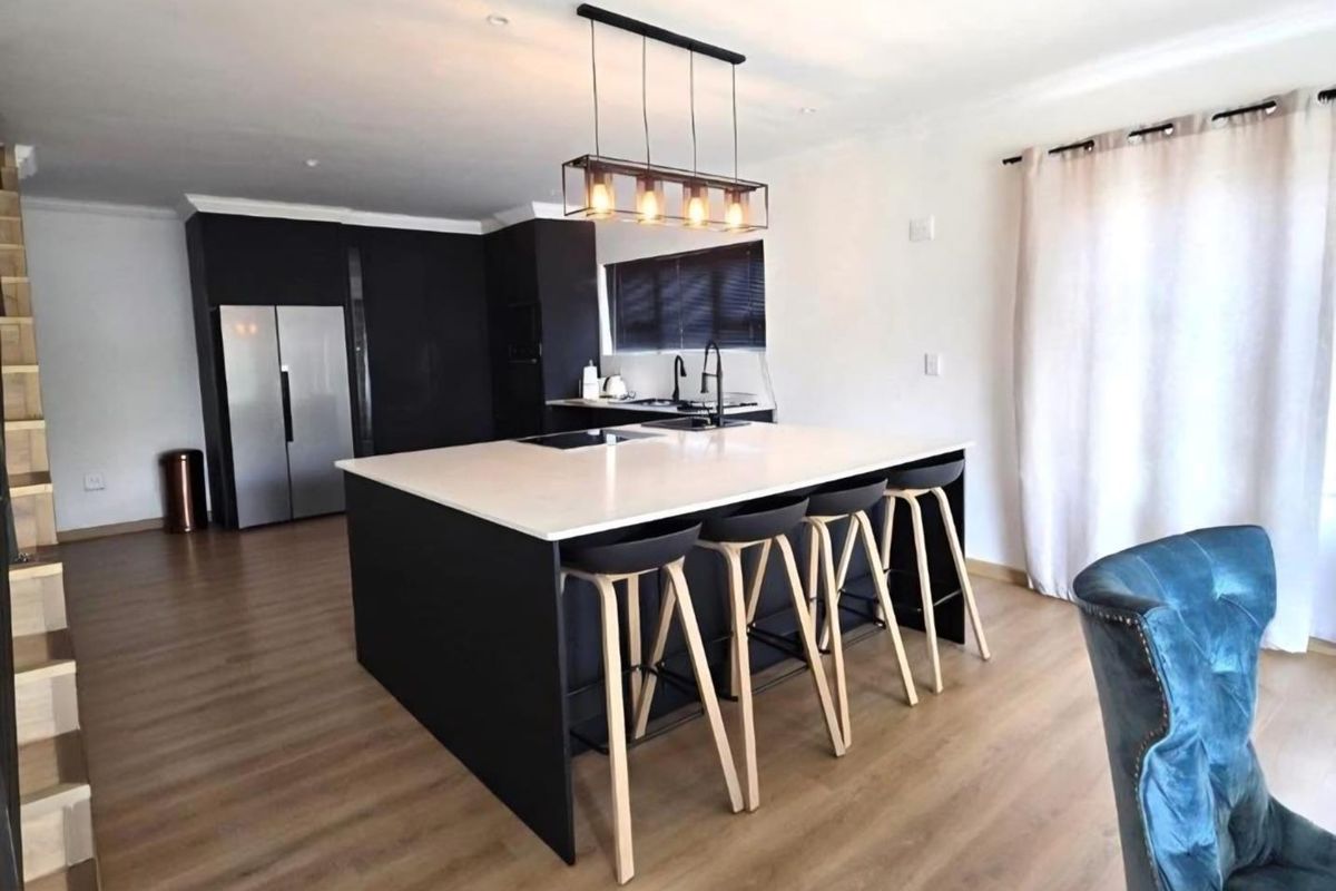 Astonishing estate ideally suited for a large family - Photo 4