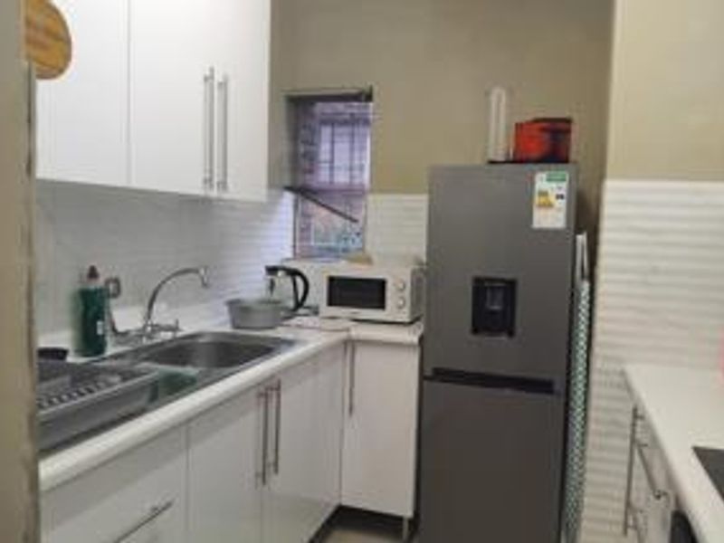 Renovated 1st floor apartment - Photo 3