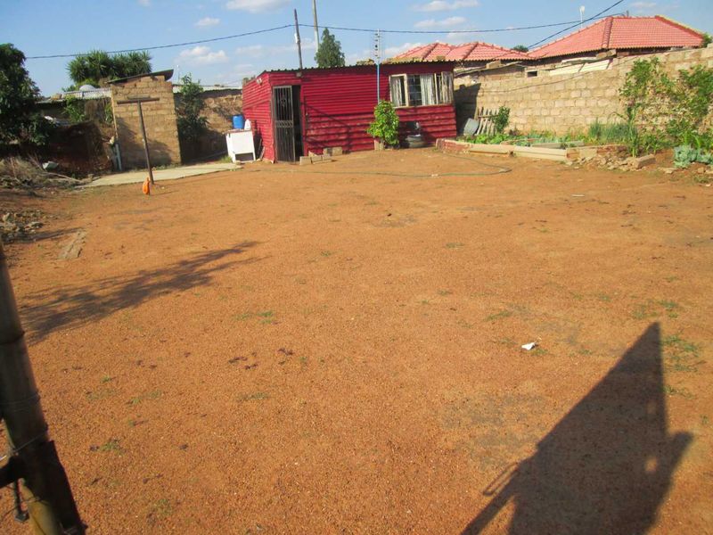 A VERY BIG STAND FOR SALE IN SOSHANGUVE BLOCK X  BARGAIN - Photo 7